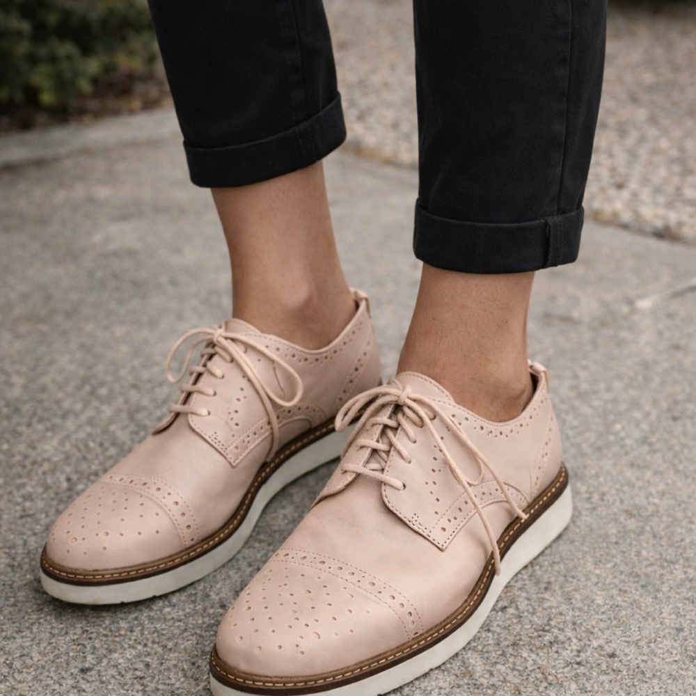Clarks Women's Tan Leather Flats